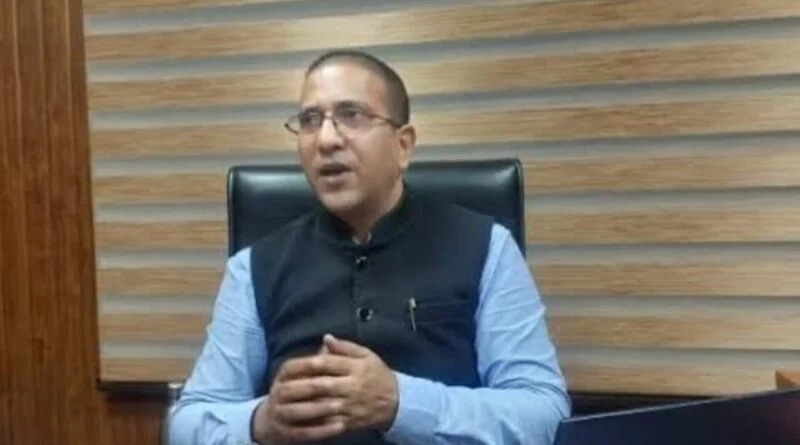 Uttarakhand News: जिलाधिकारी प्रशांत आर्य के नाम से फर्जी फेसबुक अकाउंट बनाकर धन वसूली की कोशिश, प्रशासन ने किया सतर्क रहने का आग्रह….