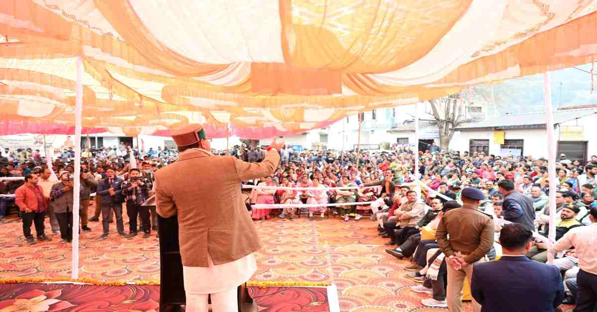 Uttarakhand News: ‘योजनाएं कागजों तक सीमित न रहें…’, मुख्यमंत्री धामी का बड़ा बयान, कहा- संवाद की खुली व्यवस्था ने जनता के विश्वास को सुदृढ़ किया…..