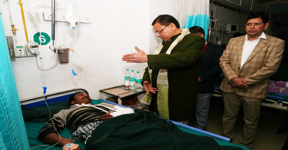 Uttarakhand News: बस हादसे के घायलों से मिलने अस्पताल पहुंचे CM धामी — मृतकों के प्रति जताई संवेदना, घायलों के उपचार में लापरवाही न बरतने के दिए निर्देश….