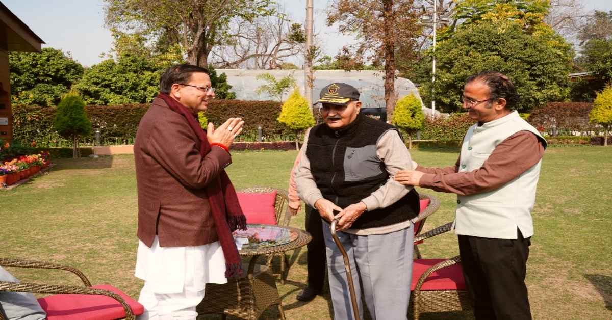 Uttarakhand News: आपदा पीड़ितों और वंचित बच्चों की मदद के लिए सेवानिवृत्त ब्रिगेडियर हरीश चंद्र जोशी ने मुख्यमंत्री राहत कोष में दान किए 10 लाख रुपये, CM धामी ने कहा- यह पहल राज्य और..