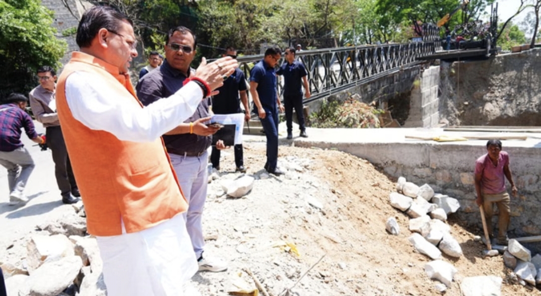 Mussoorie: सीएम धामी ने किया शिव मंदिर के निर्माणाधीन पुल का स्थलीय निरीक्षण, काम जल्द पूरा करने के निर्देश
