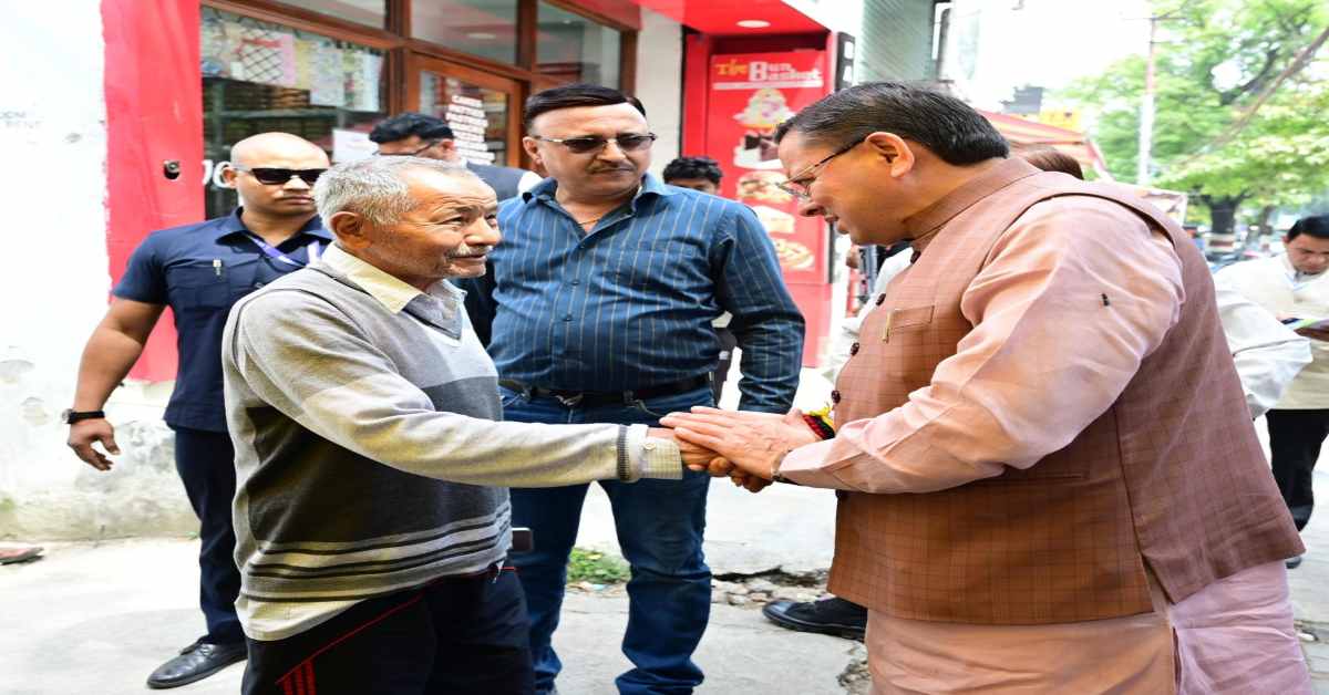 Uttarakhand News: सीएम धामी ने मौके पर जांची हेल्पलाइन शिकायत, लापरवाही पर जताई नाराजगी; समन्वय से काम पूरा करने के निर्देश……