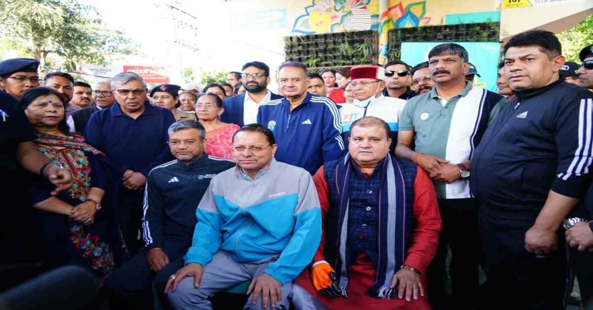 Uttarakhand News: स्वेच्छा से स्वच्छता अभियान में शामिल हुए CM धामी, कहा—हर नागरिक की भागीदारी जरूरी…..